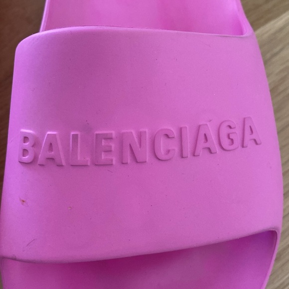 Balenciaga Women’s Chunky Slide Sandals - Picture 5 of 6